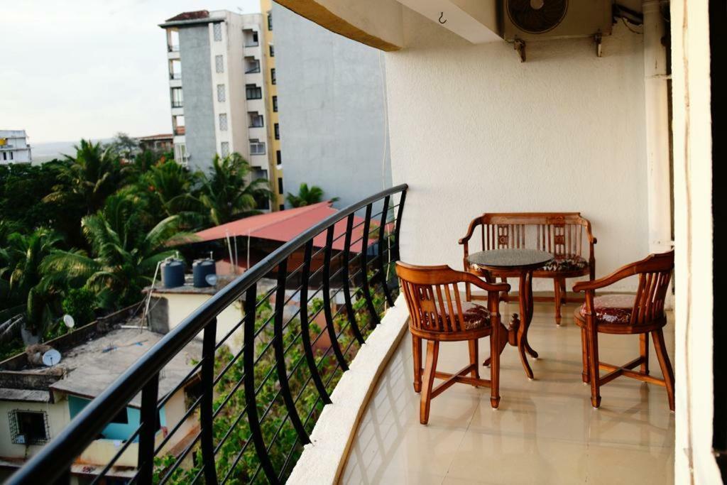 3 Bhk Apartment With River View Panaji Exteriör bild