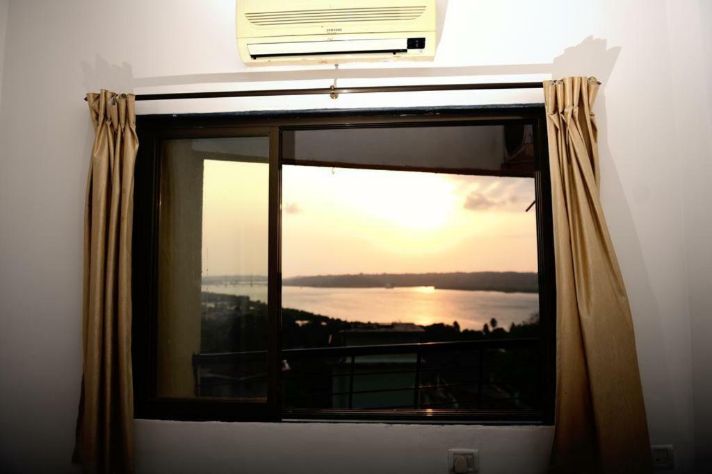 3 Bhk Apartment With River View Panaji Exteriör bild